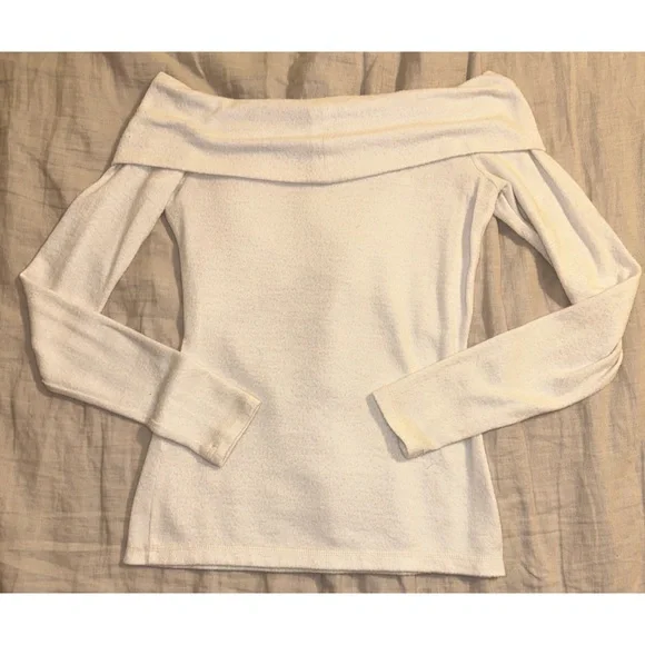 Soft A&F Cozy Collection Crossover Top - Picture 2 of 3